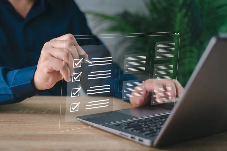 Man using laptop freelance digital marketer in Kochi.